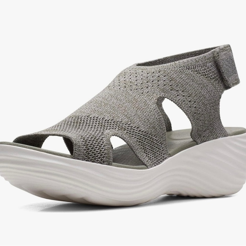 Cloudsteppers by Clarks - Marin Sail - Womens size 7.5 WIDE - Color: Khaki Knit